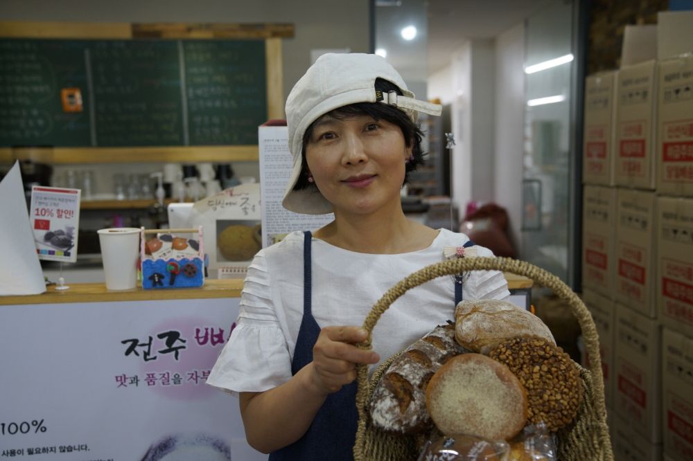 (사진) 전주빵카페를 운영하는  장윤영 대표