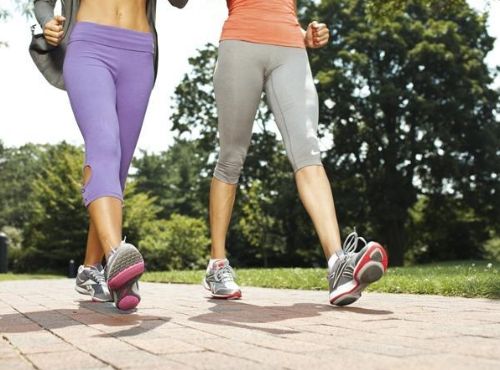 (사진) 걷기 운동의 효과로는 1. 30분 걷기로 심장마비 37%를 줄인다고 한다. 2. 치매확률을 44% 감소시킨다. 3. 체중관리에 도움이 된다. 4. 당뇨 개선에도 도움이 된다